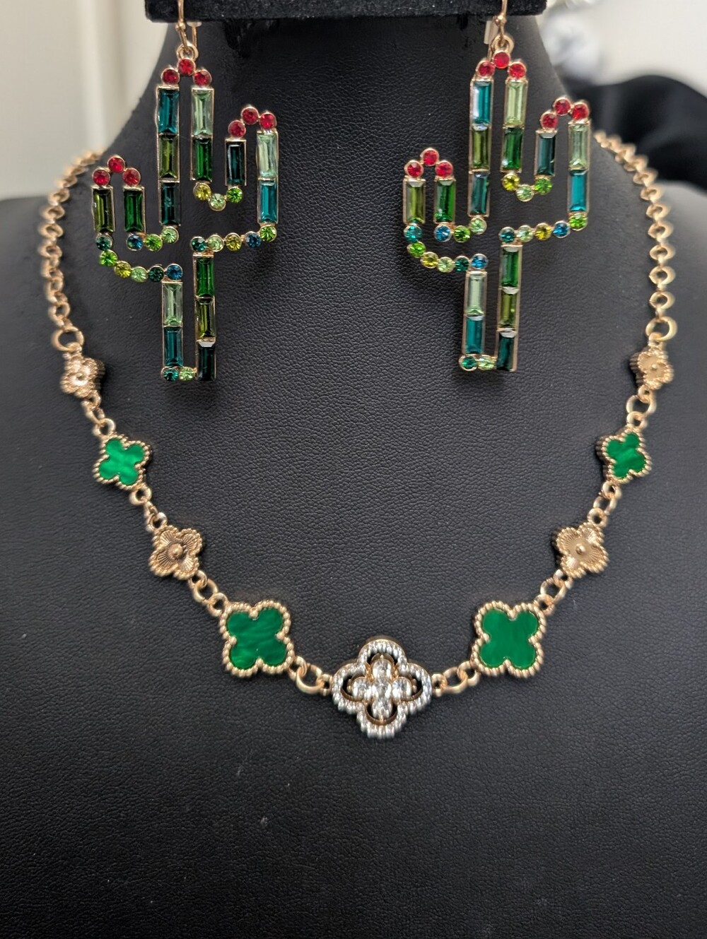 #25. Gorgeous Alhambra Necklace In Emerald Green With Glass Emerald Earrings